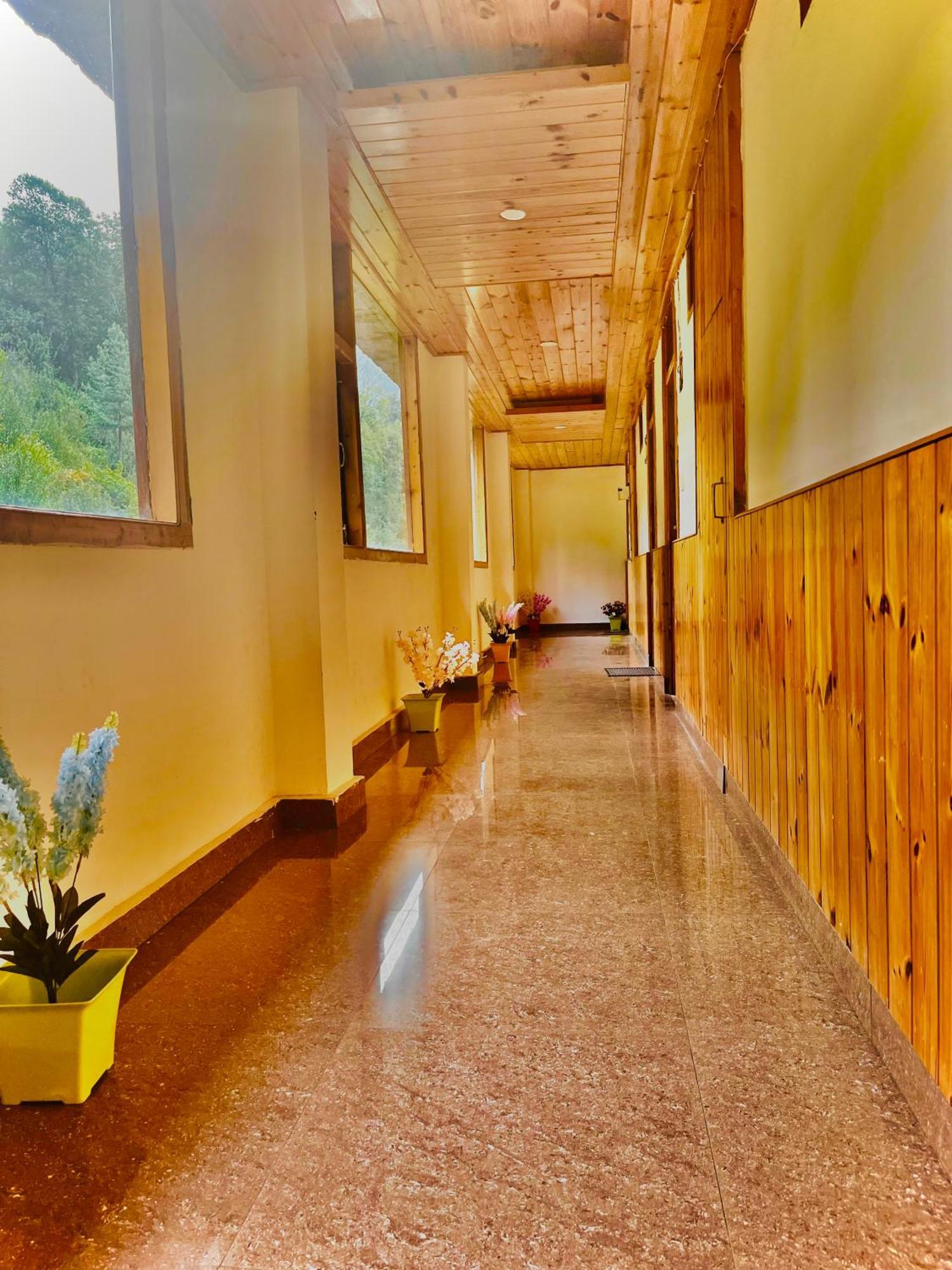 Himalayan Hill Queen Resort, Manali M98160-43400 Manāli Exterior foto